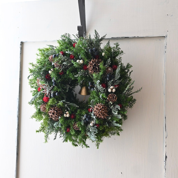 23センチ＊来年も飾れる天然素材クリスマスリース＊プリザーブド針葉樹 2枚目の画像