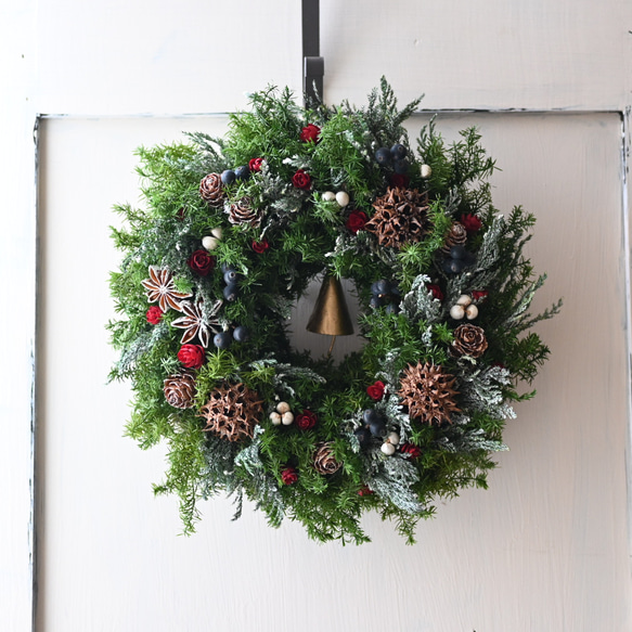 23センチ＊来年も飾れる天然素材クリスマスリース＊プリザーブド針葉樹 1枚目の画像