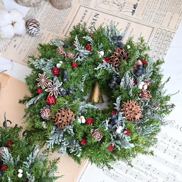 23センチ＊来年も飾れる天然素材クリスマスリース＊プリザーブド針葉樹 3枚目の画像