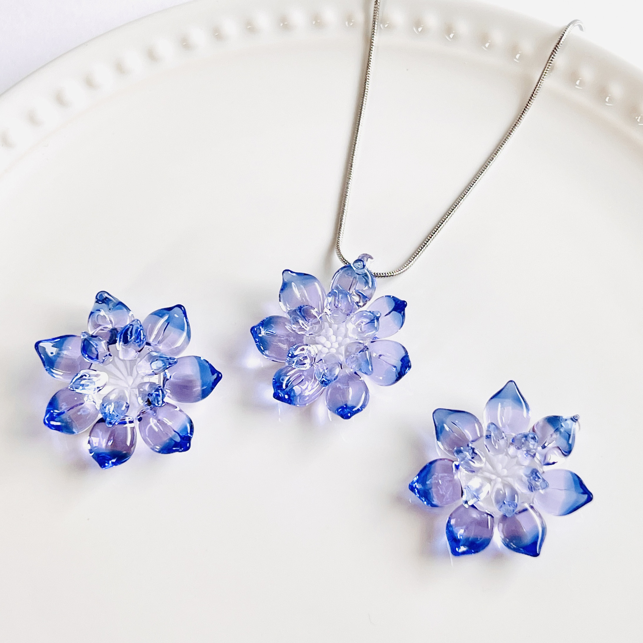 硝子の花ペンダント(青)