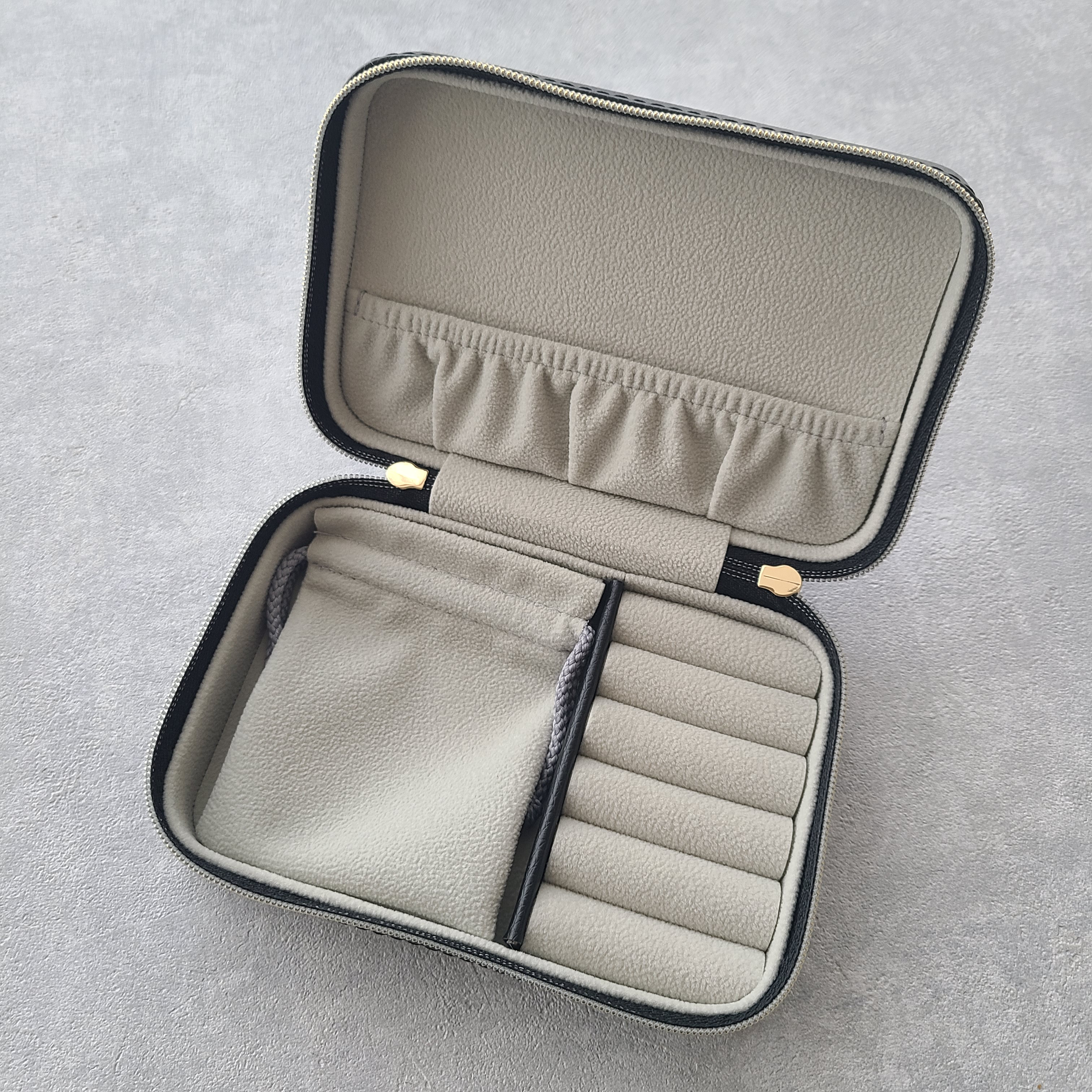 カスタム用 トラベルジュエリーポーチ｜合皮レザー×スエード調 ブラック｜ハンドメイド素材・アクセサリー収納・ギフトにも