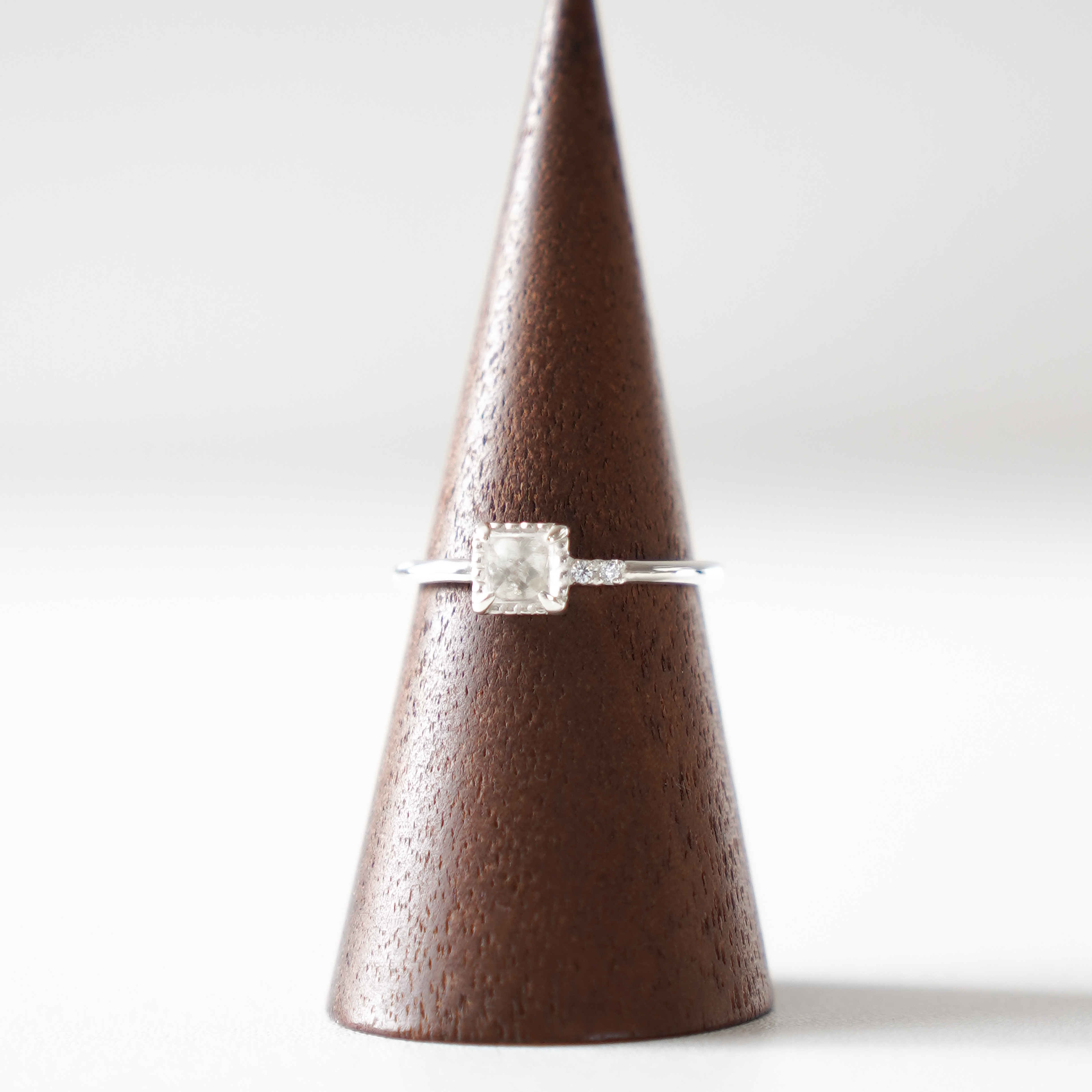 Pyramid Crystal RING / SV925 ≪送料無料≫ 水晶 天然石 キュービックジルコニア