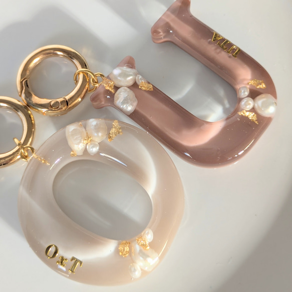 名入れ　レジン　淡水パール　キーホルダー　ギフト　ペア　お揃い　結婚式　推し活　出産祝い　入園　入学　メモリアル 8枚目の画像