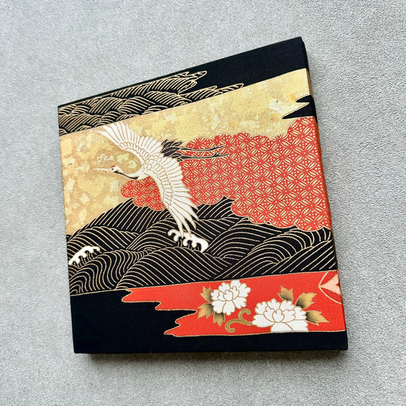着物のファブリックパネル　輝く雲と鶴　 22×22cm インテリア　着物リメイク　アートパネル　和モダン 正月飾り　玄関 5枚目の画像