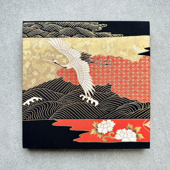 着物のファブリックパネル　輝く雲と鶴　 22×22cm インテリア　着物リメイク　アートパネル　和モダン 正月飾り　玄関 4枚目の画像