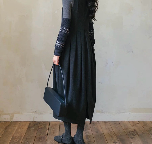 美シルエット　タック付きコクーンジャンパースカート　ポケット付き【秋冬春】ダークグレー 5枚目の画像