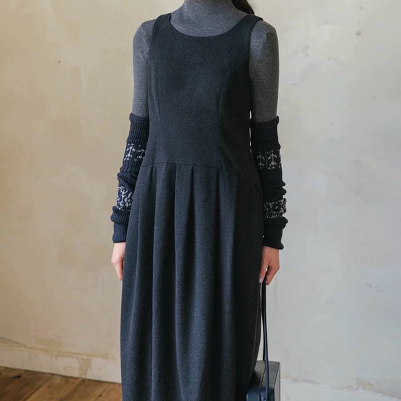 美シルエット　タック付きコクーンジャンパースカート　ポケット付き【秋冬春】ダークグレー 9枚目の画像