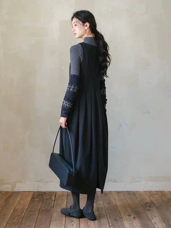 美シルエット　タック付きコクーンジャンパースカート　ポケット付き【秋冬春】ダークグレー 3枚目の画像