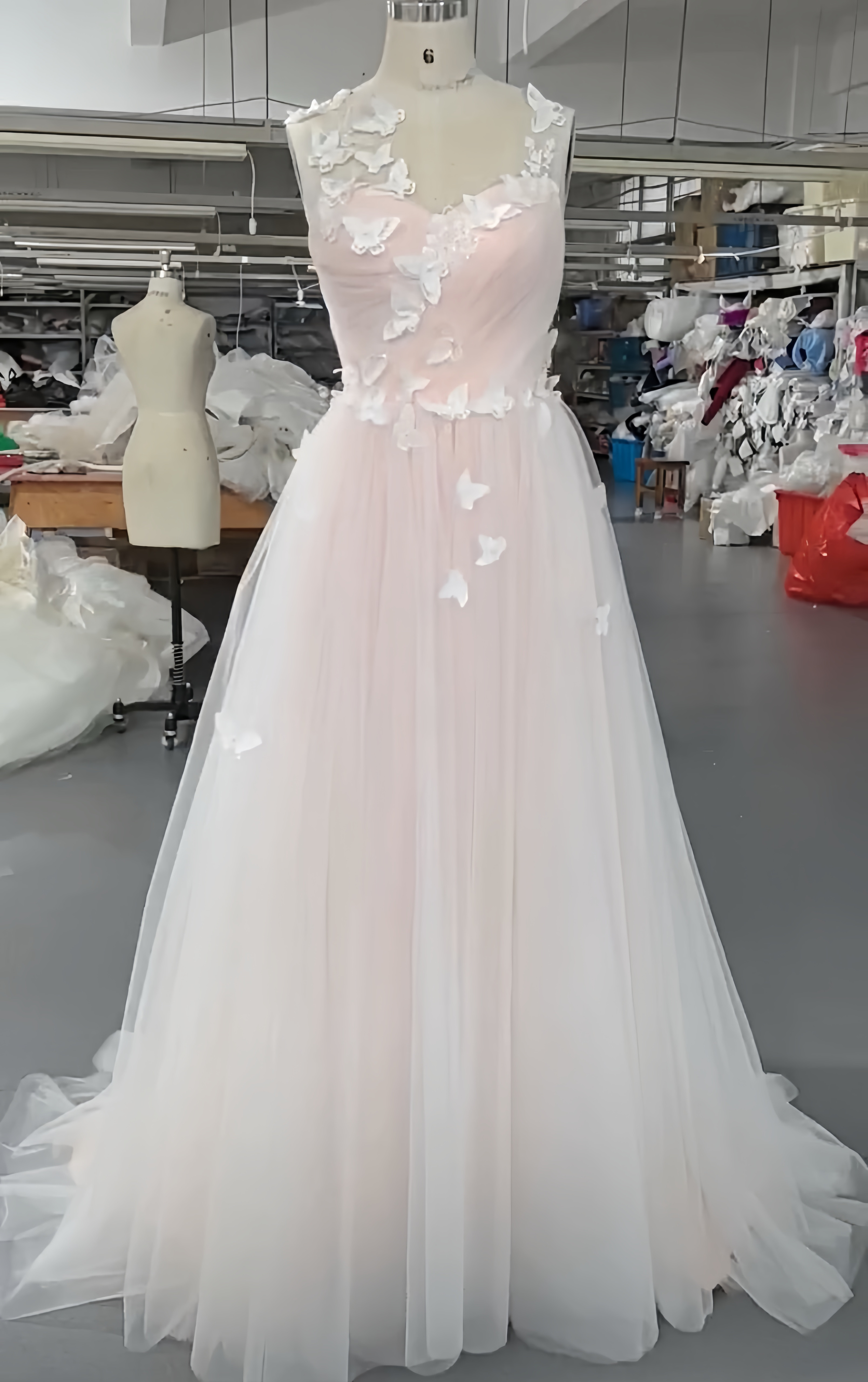 クイーンアンネック　ピンクソフィア　チャック蝶々　ノースリーブ　Aライン　エレガントなシルエット　音楽会パーディードレス