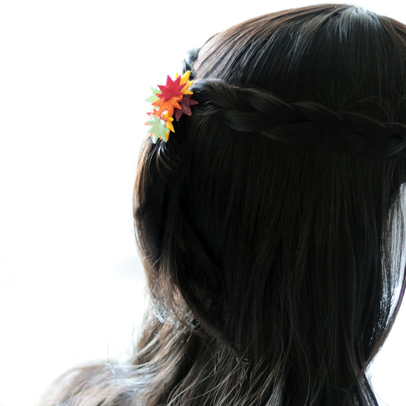 奥深い秋色に染まる紅葉の立体刺繍ポニーフック 6枚目の画像