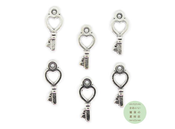 小さな縦長中空のハートの形の鍵のチャーム（アンティークシルバー/ハートキー）6個セット #C-0385 1枚目の画像