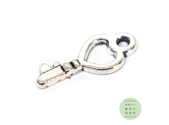 小さな縦長中空のハートの形の鍵のチャーム（アンティークシルバー/ハートキー）6個セット #C-0385 2枚目の画像