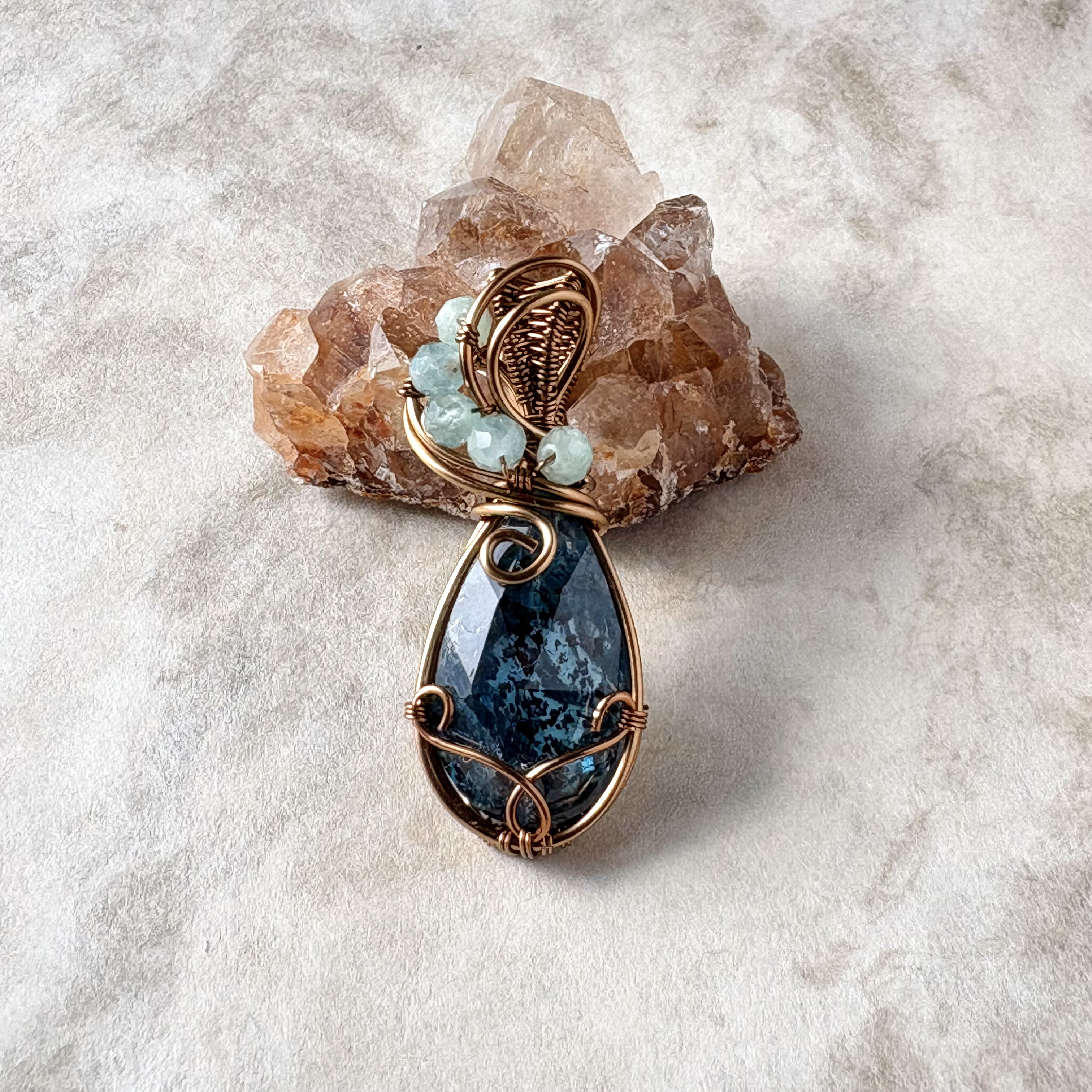 インディゴブルーカイヤナイトのワイヤーワークペンダント◇Darklight Ⅱ◇