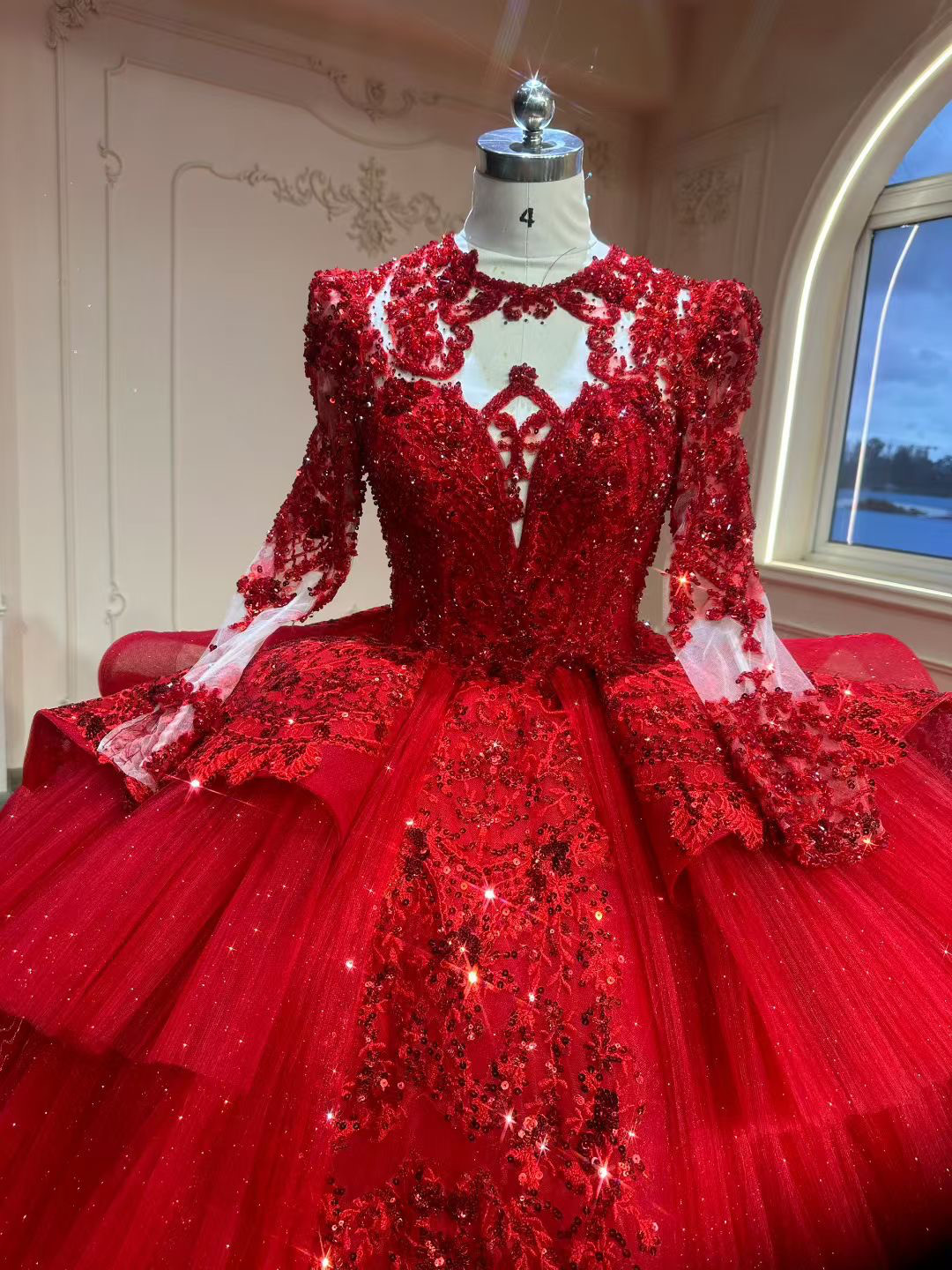 圧倒的に存在感 華やかな裾 ラッフルスカート赤レッド イリュージョンネック キラキラストーン大人気ドレス サイズオーダー 圧倒的に存在感 華やかな裾 ラッフルスカート赤レッド イリュージョンネック キラキラストーン大人気ドレス サイズオーダー