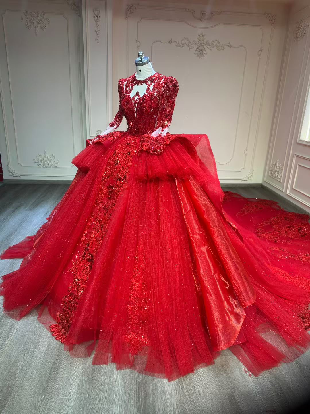 圧倒的に存在感 華やかな裾 ラッフルスカート赤レッド イリュージョンネック キラキラストーン大人気ドレス サイズオーダー 圧倒的に存在感 華やかな裾 ラッフルスカート赤レッド イリュージョンネック キラキラストーン大人気ドレス サイズオーダー