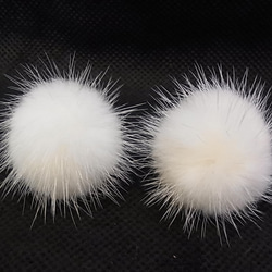 ピアス ミンクファー アレルギー対応 シリコンピアス オフホワイト 6枚目の画像