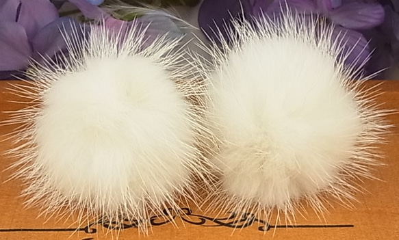 ピアス ミンクファー アレルギー対応 シリコンピアス オフホワイト 9枚目の画像