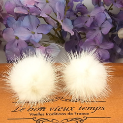 ピアス ミンクファー アレルギー対応 シリコンピアス オフホワイト 7枚目の画像