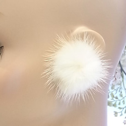 ピアス ミンクファー アレルギー対応 シリコンピアス オフホワイト 4枚目の画像