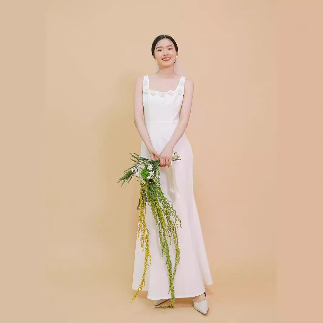 ノースリーブ 白 黒 立体花 ウェディングドレス シンプル 花嫁 結婚式 パーティー 演奏会 二次会 前撮り HL337