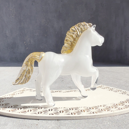 新作【干支・白馬】2026年・白い馬☆本金箔☆ガラスの置物・干支置物