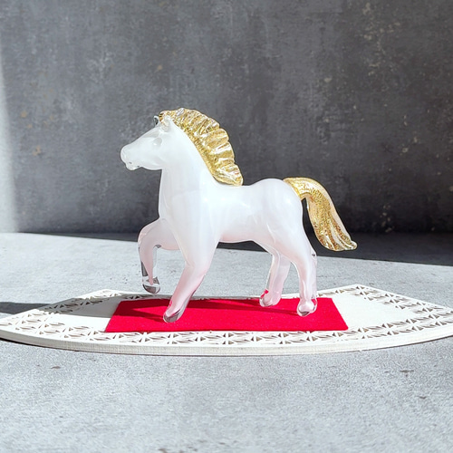 新作【干支・白馬】2026年・白い馬☆本金箔☆ガラスの置物・干支置物