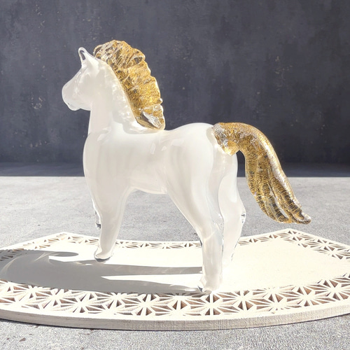 新作【干支・白馬】2026年・白い馬☆本金箔☆ガラスの置物・干支置物