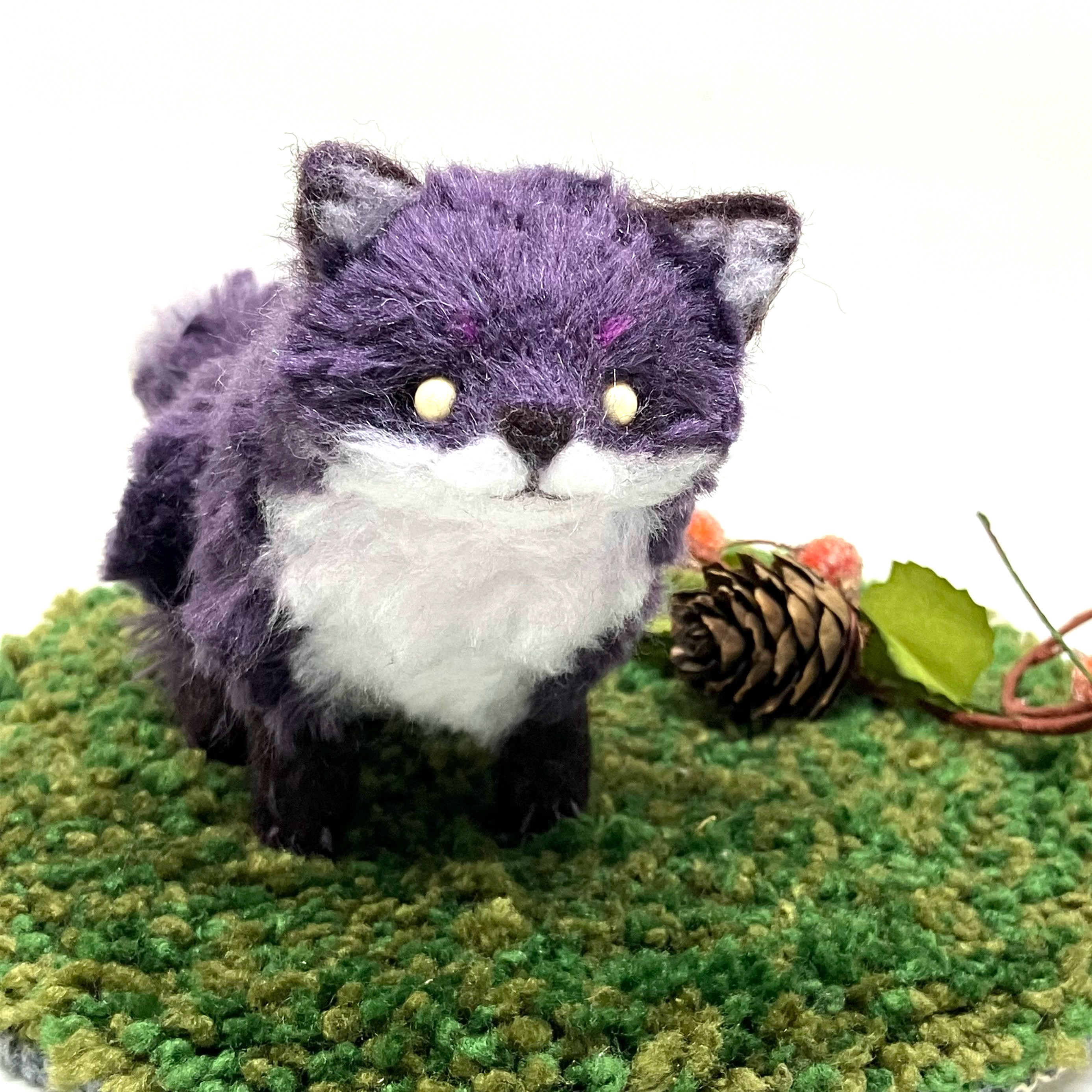◆紫色キツネ　もふもふ　カラフル手乗り　子狐　幻獣【羊毛フェルト人形】