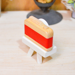 冬限定2025　誕生日祝いに贈る ミニカメラ型フォトフレーム〈三脚付き〉ホワイトウッド×フェイクレザー／写真セット対応 4枚目の画像