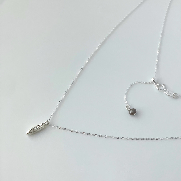 ラフなミニバーチャーム　スライドチェーンネックレス　シルバー925 3枚目の画像