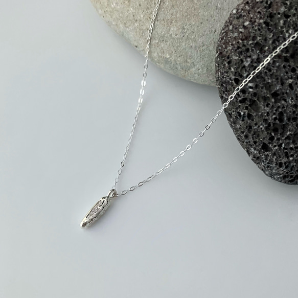 ラフなミニバーチャーム　スライドチェーンネックレス　シルバー925 4枚目の画像