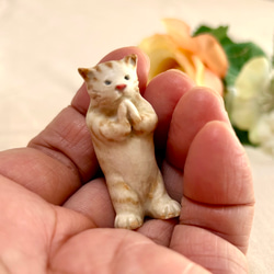縁起物 陶の立ち猫 プレゼントに最適 一点ものインテリア 小さい置き物