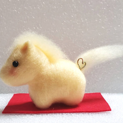 羊毛フェルト ハダカデバネズミのバックチャーム 羊毛フェルト ちく