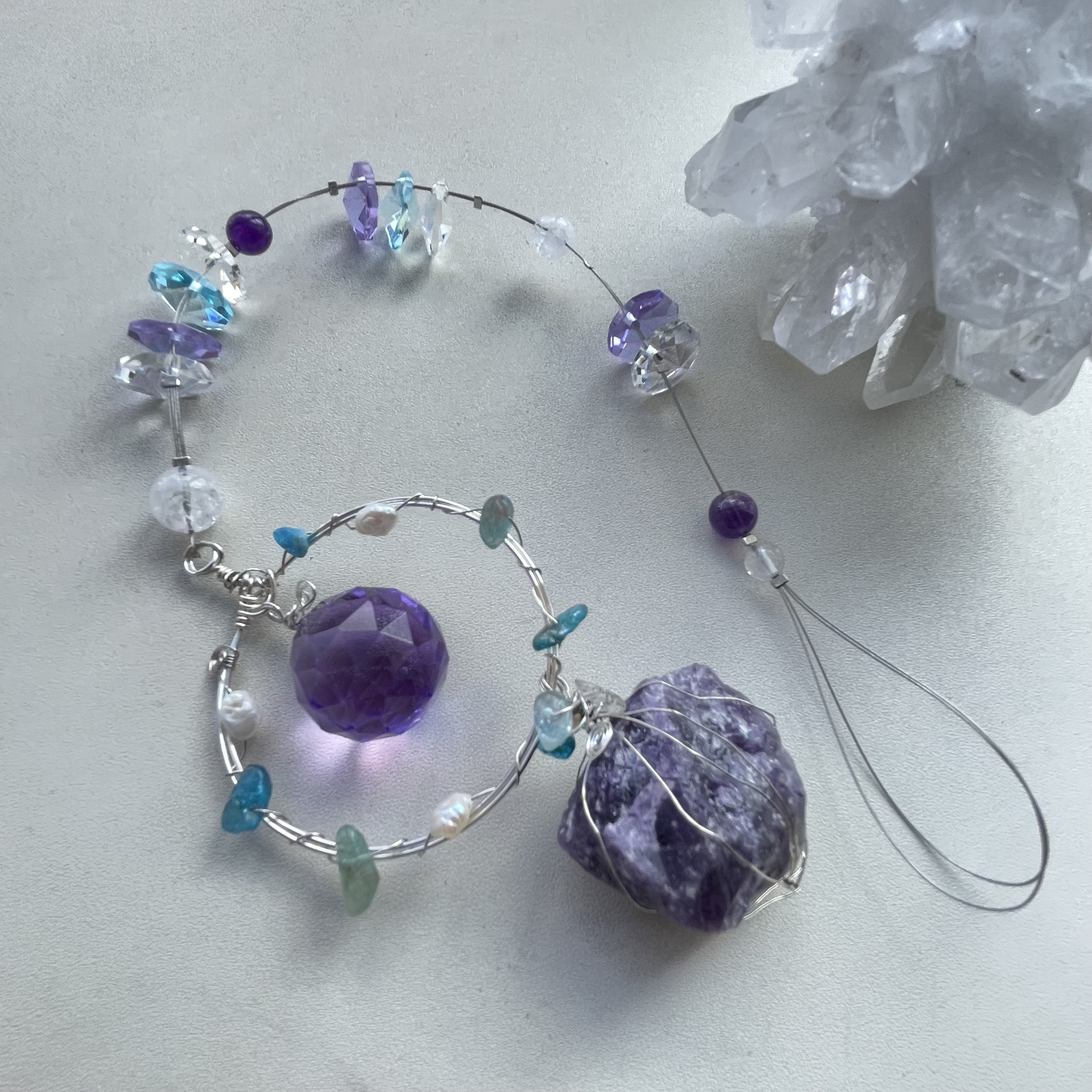 《静かな調べ》アメジスト原石のサンキャッチャー