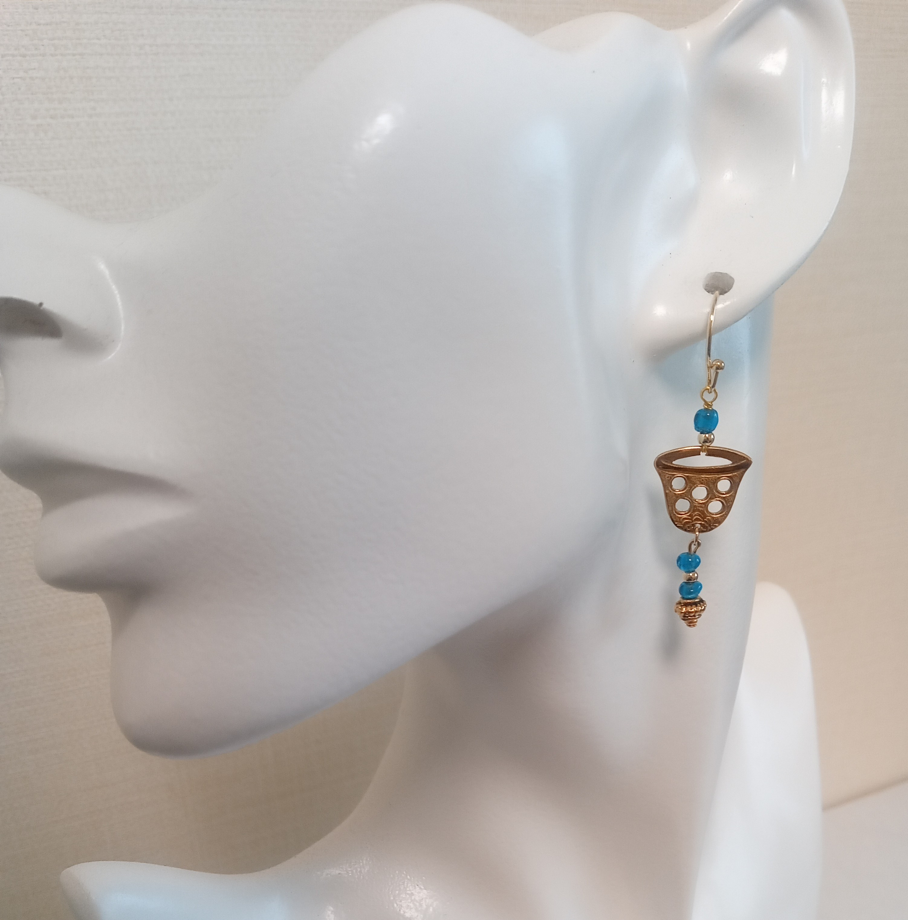 瑠璃杯風味のピアス