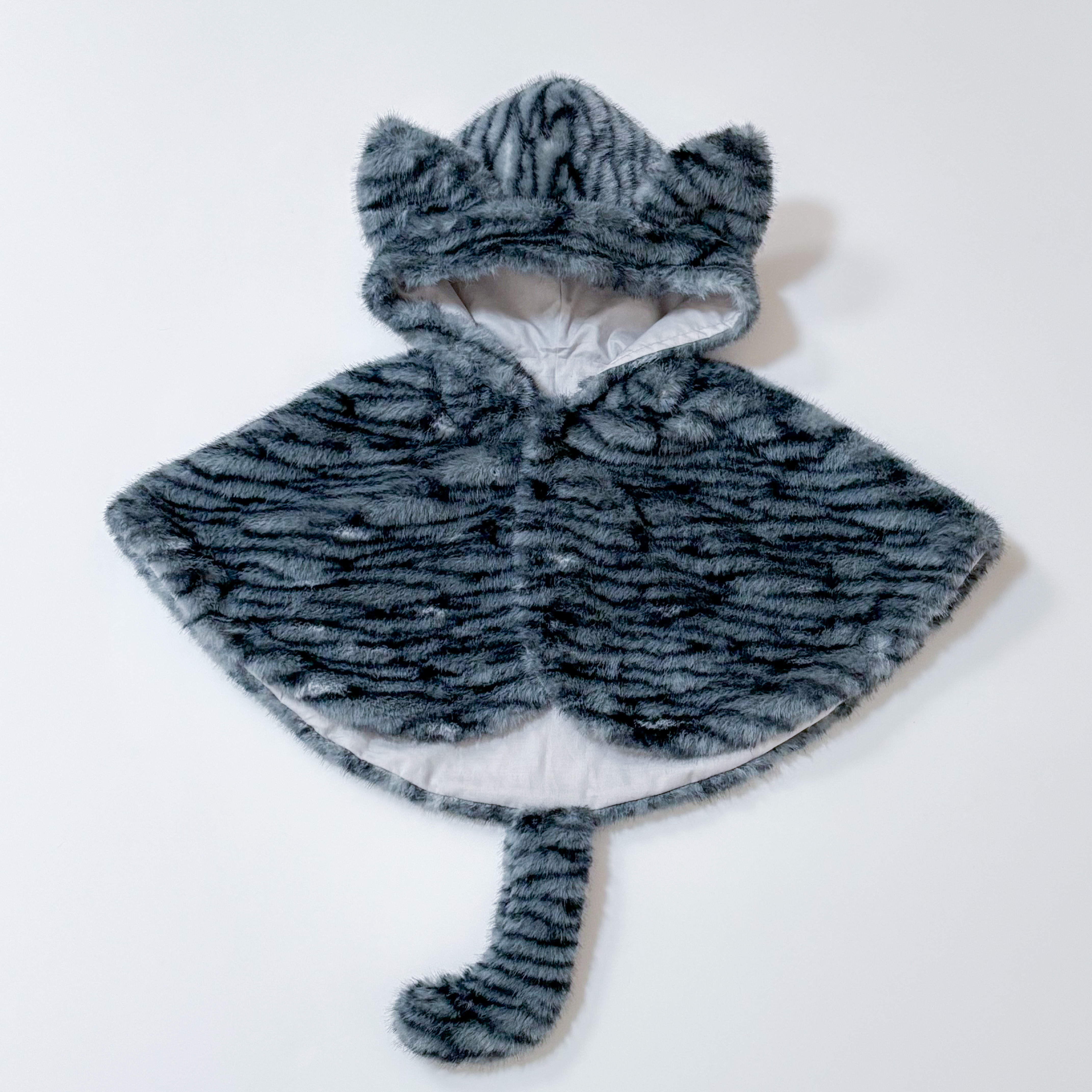 しっぽ付き猫耳ベビーポンチョ｜ふわもこファーの秋冬アウター｜サバとら猫｜冬限定2025