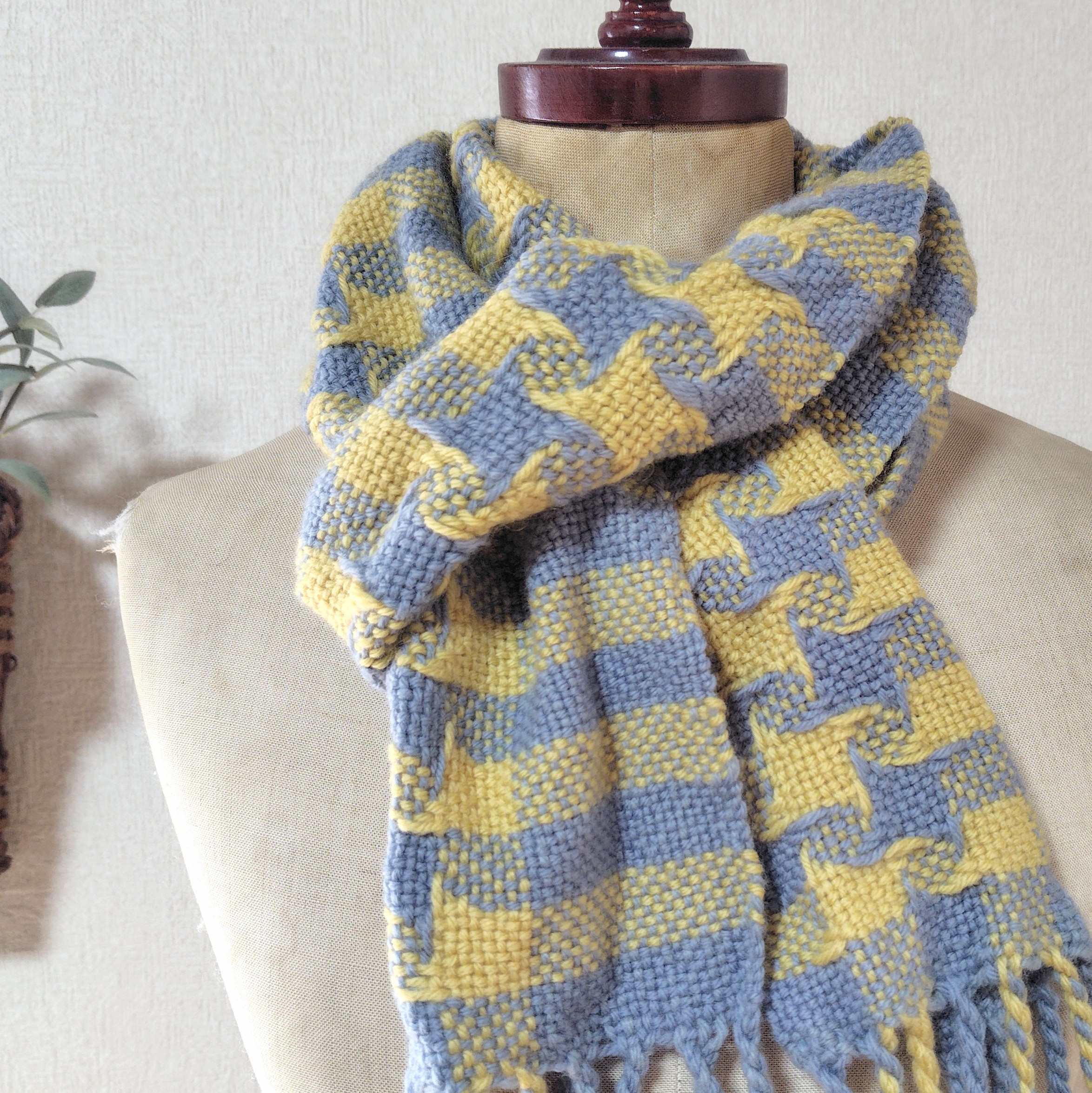 北欧っぽい風車織りミニマフラー　手織り　ブルーグレー＆レモンイエロー