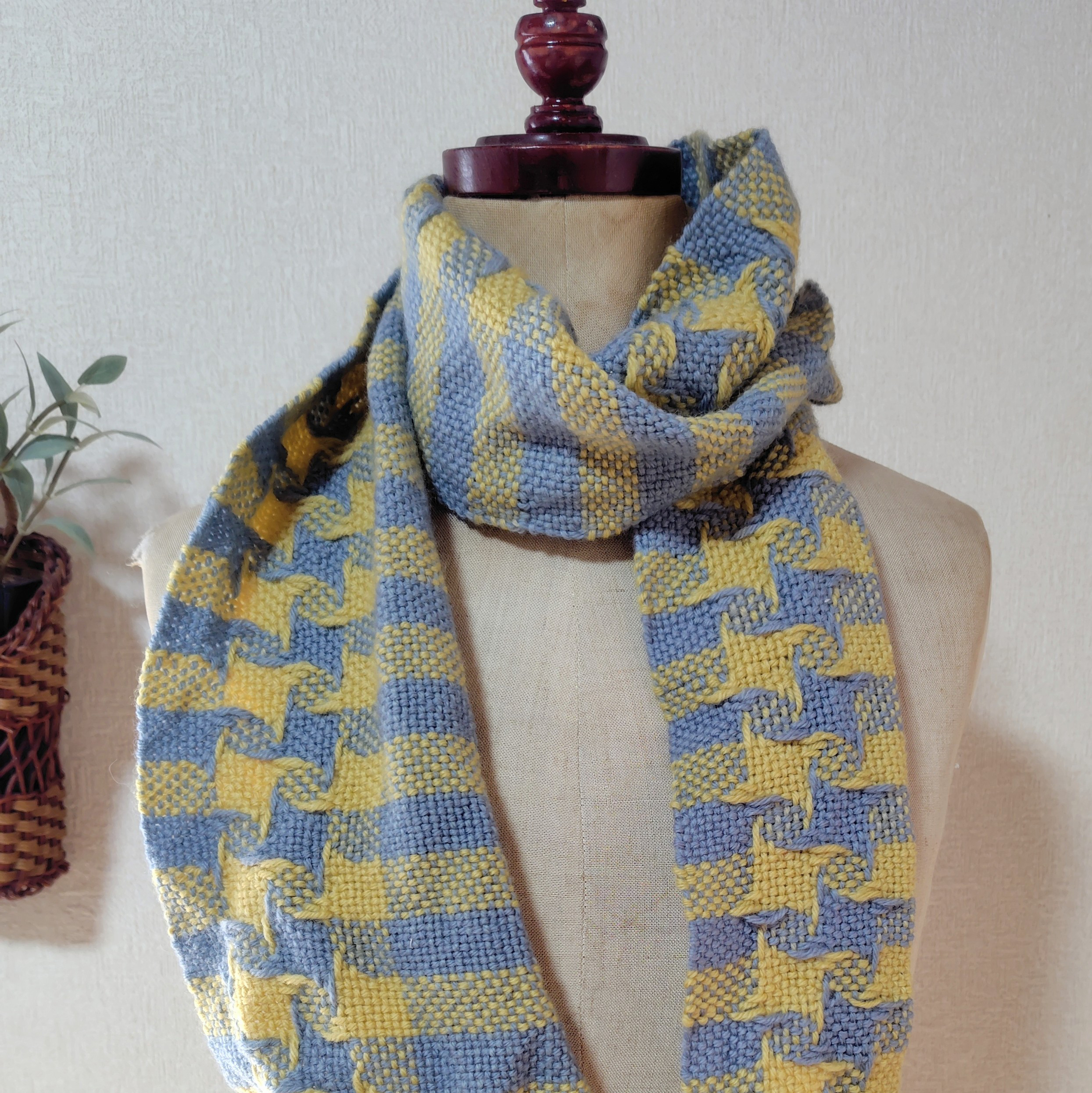 北欧っぽい風車織りミニマフラー　手織り　ブルーグレー＆レモンイエロー