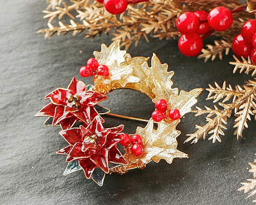 ポインセチアとヒイラギのリースブローチ クリスマス プレゼント 冬