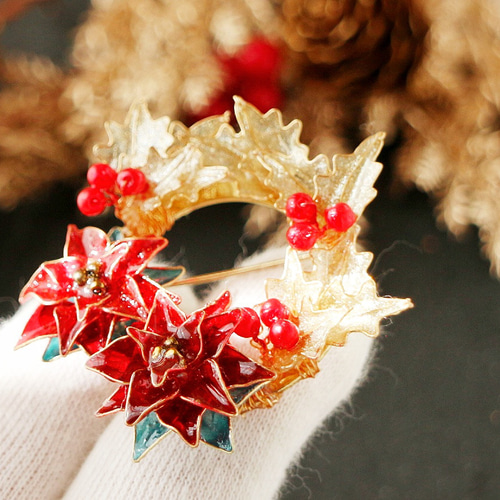 ポインセチアとヒイラギのリースブローチ クリスマス プレゼント 冬