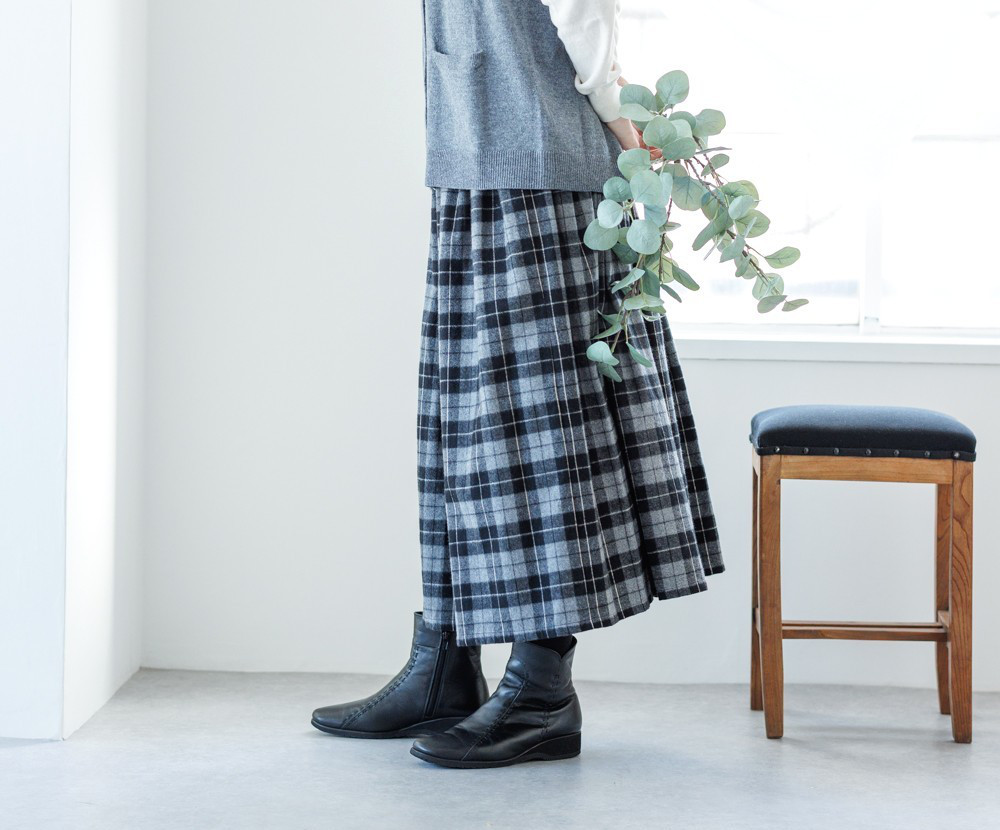 柔らかく温かい/モノトーンチェックシャギー起毛タックスカート