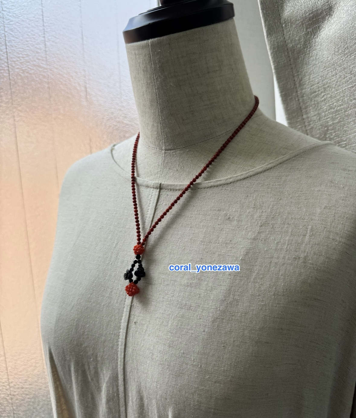 【オリジナルデザイン】一点もの　サンゴとオニキスのネックレス　〜本物のカラー・赤と黒の物語〜