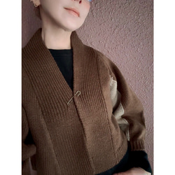 選擇您的長度❤️RATA原創❤️成熟女性披肩針織衫❤️不對稱撞色袖子❤️時尚棕色❤️附贈別針 第7張的照片