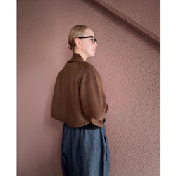 選擇您的長度❤️RATA原創❤️成熟女性披肩針織衫❤️不對稱撞色袖子❤️時尚棕色❤️附贈別針 第13張的照片