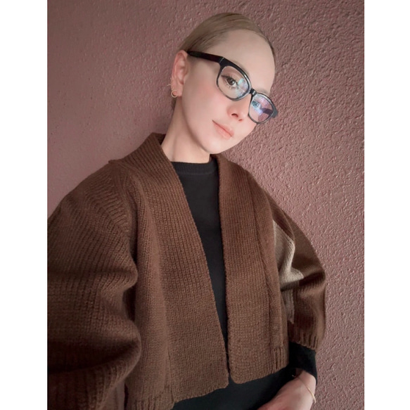 選擇您的長度❤️RATA原創❤️成熟女性披肩針織衫❤️不對稱撞色袖子❤️時尚棕色❤️附贈別針 第10張的照片