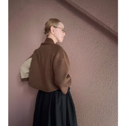 選擇您的長度❤️RATA原創❤️成熟女性披肩針織衫❤️不對稱撞色袖子❤️時尚棕色❤️附贈別針 第4張的照片