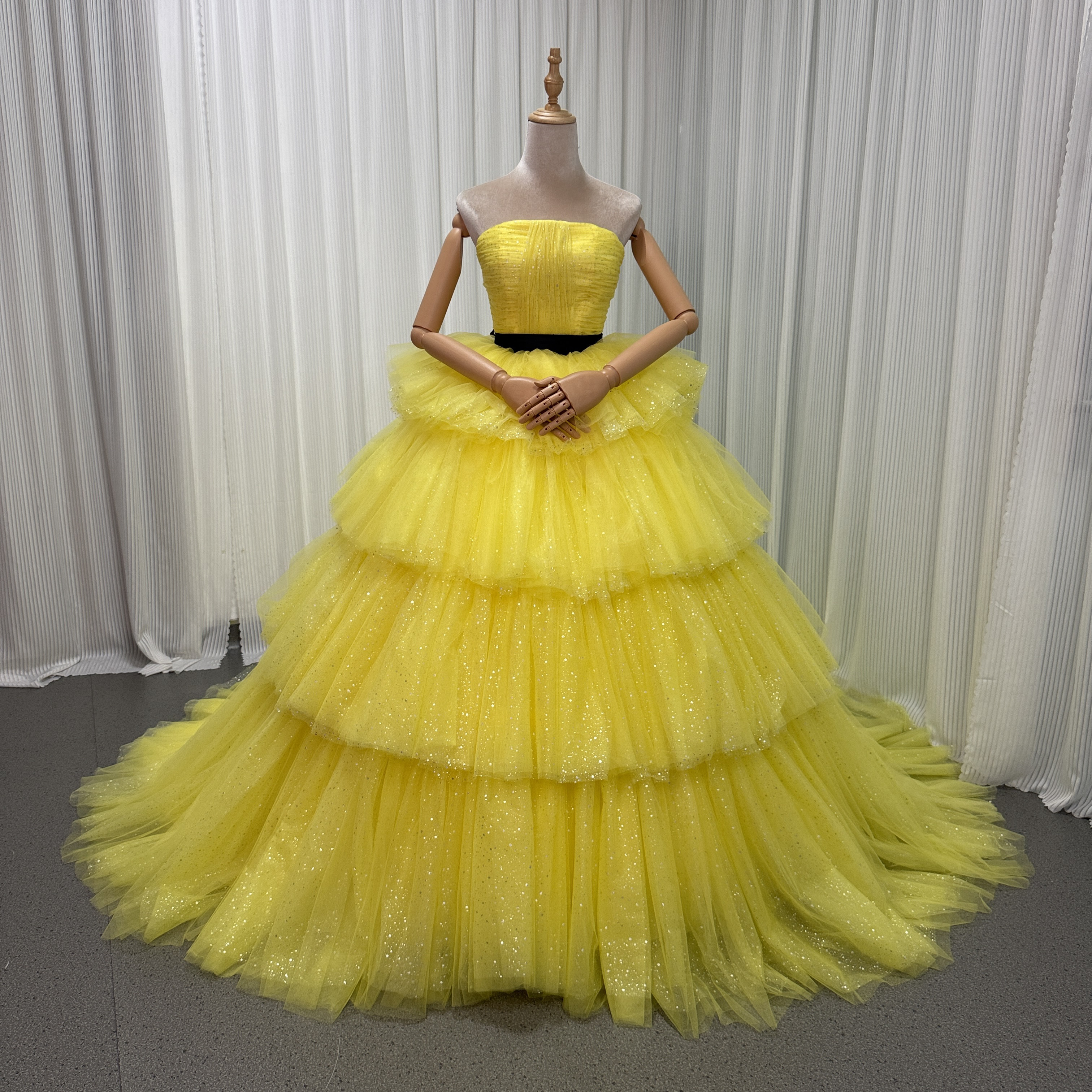 送料無料！カラードレス ビスチェドレス イエロー キラキラグリッターチュール 結婚式 ティアードのドレス