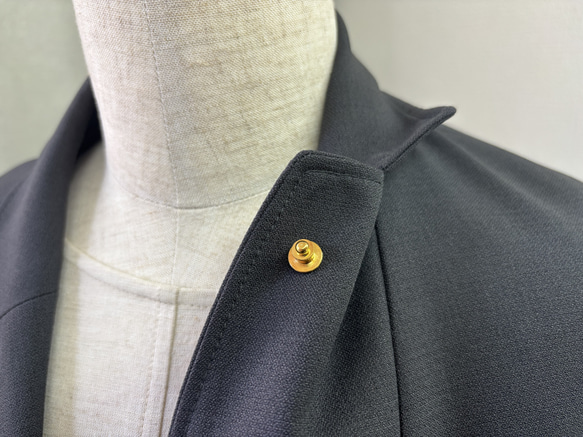 ゴールド色.フラワーフォルム．珊瑚タックブローチ 19枚目の画像