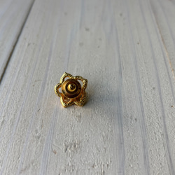 ゴールド色.フラワーフォルム．珊瑚タックブローチ 13枚目の画像