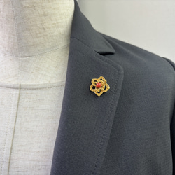 ゴールド色.フラワーフォルム．珊瑚タックブローチ 18枚目の画像